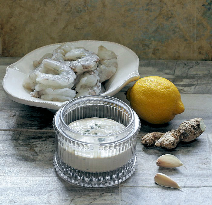 Lemon and shrimp with ranch dressing, garlic and ginger
