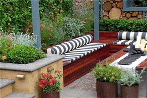Patio with Striped cushions.