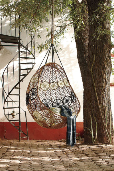 Woven garden swing chair