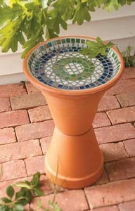 Mosaic DIY Bird bath from birdsandblooms.com