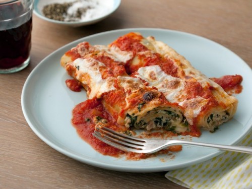 Lasagne rolls with proscuitto and mozarella