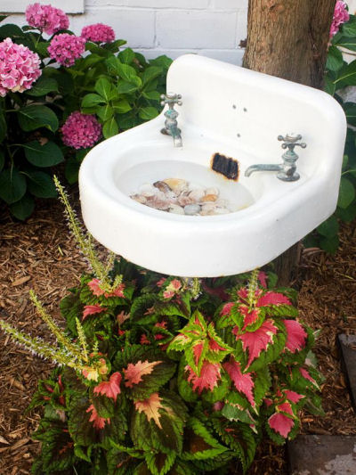 creative Bird Bath from, diynetwork.com