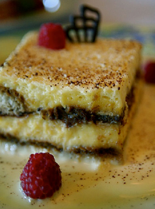 Vegan Tiramasu with cinnamon and mint