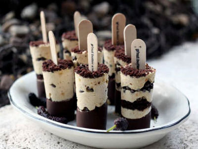 Frozen peanut butter pie pops
