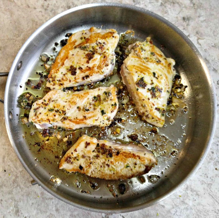 Cooking chicken in oil and garlic