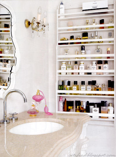 Narrow shelf for bathroom organization