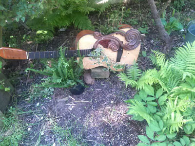 Guitar planter with Ivy.