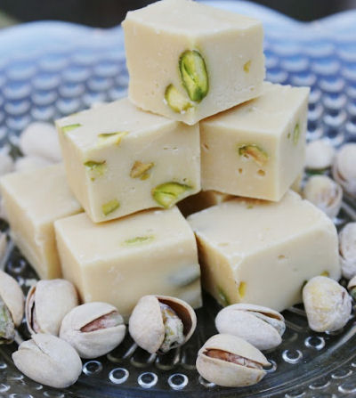 Bailey's Irish Cream, White Chocolate and Pistachio Fudge: Just 4 ingredients