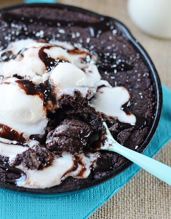 Vegan chocolate skillet brownie