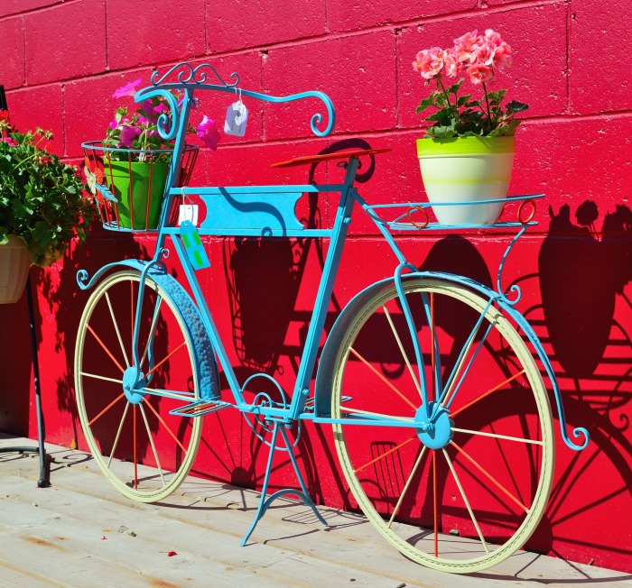 Modern looking Bicycle Planter Modern looking Bicycle Planter