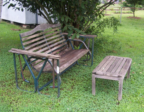 Grarden swing.