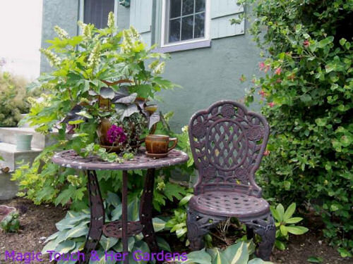Purple iron settting is perfect for a morning coffee,especially in an oversized coffee cup!