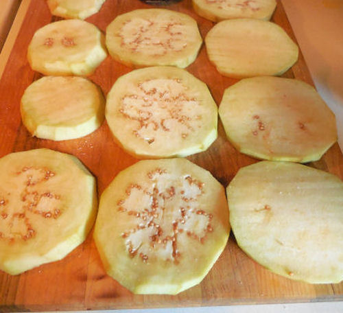 Slice eggplant before using so that they will not be bitter.