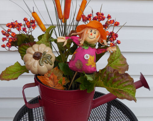 scare crow planter close up