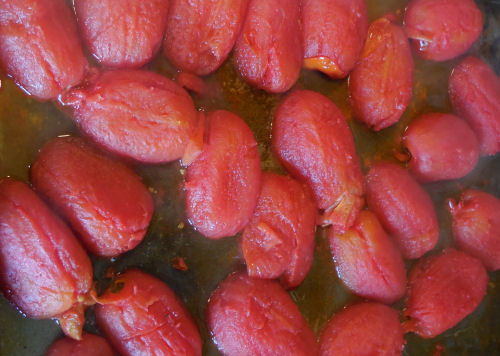 Roasted tomatoes with skins removed