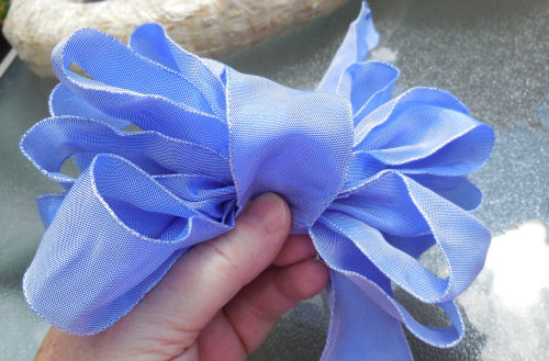Floral bow make a loop
