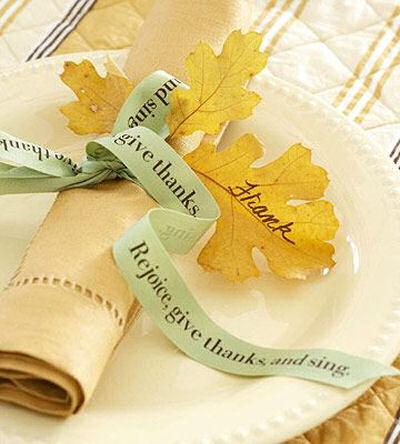 Be thankful ribbon wraps a napkin. I love the names on the leaves!