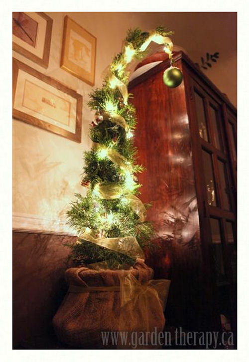 The Grinch Stole Christmas tree from gardentherapy.ca/
