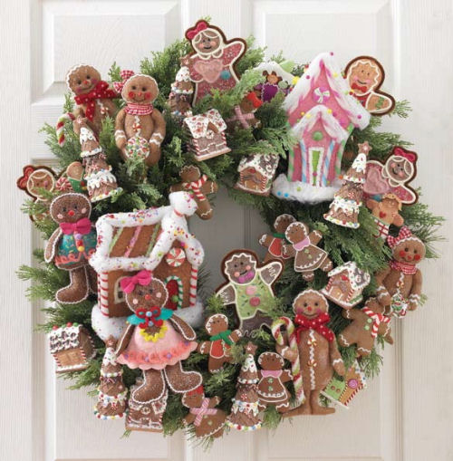 Gingerbread Christmas wreath from razchristmas.blogspot.com on a white door.