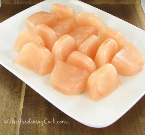 Grapefruit ice cubes - easy to make and great in all sorts of drinks and cocktails.