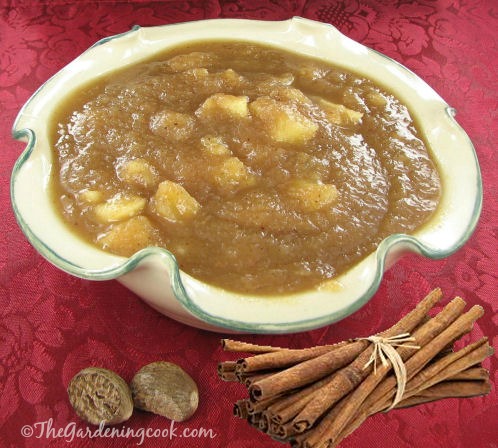 Make your own delicious applesauce