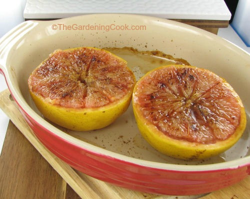 Baked grapefruit with brown sugar, cloves and cinnamon
