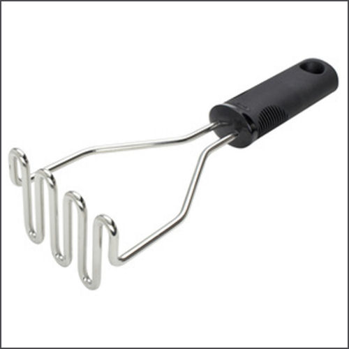 Hand mashers are best for perfect mashed potatoes. #comfortfoods