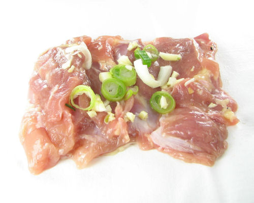 chicken thigh with garlic and onion