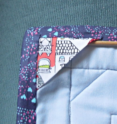 Triangular shaped pieces hold the dowels in place.