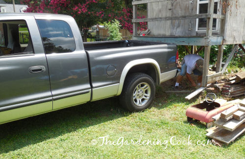 The truck bed must fit under the playhouse for it to be move.