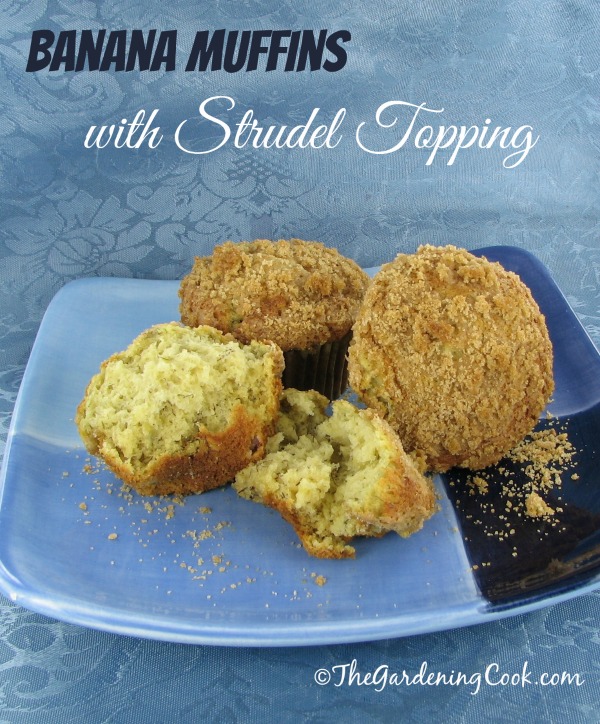 These banana muffins with brown sugar streudel topping are scrumptious! Get the printable recipe at thegardeningcook.com/banana-muffins-brown-sugar-strudel-topping