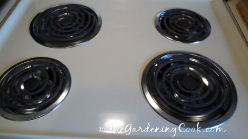 Burners and drip pans after cleaning with ammonia.