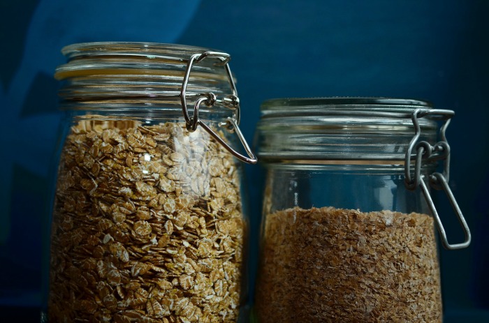 Add a paste of cooked oatmeal to soothe poison ivy rash