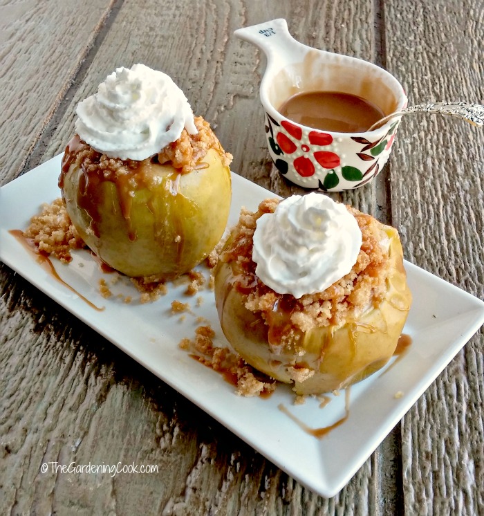 Apple crumble baked apples