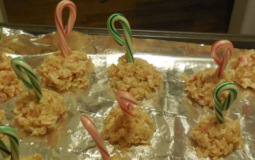 Peppermint Rice Krispie ball cookies