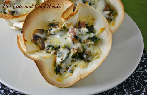 Cheesy Muffin Tortilla Cups from hoteatsandcoolreads.com