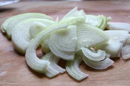 sliced onions