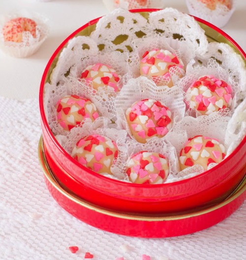 Brigadeiro - Brazilian white chocolate truffles from mollymel.blogspot.com