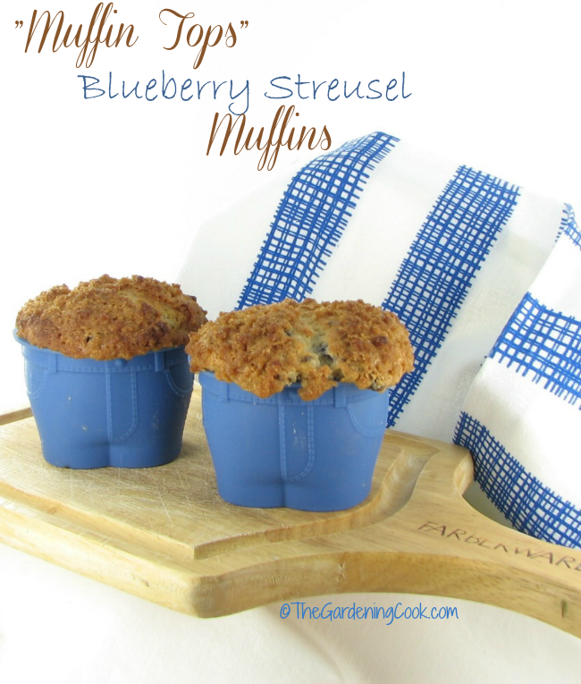 How adorable are these "muffin Top" blueberry streusel muffins?