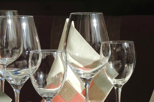 Red and white wines need different glasses