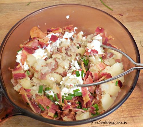 Ingredients for loaded potatoes.