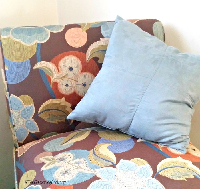 Chair and decorative pillow