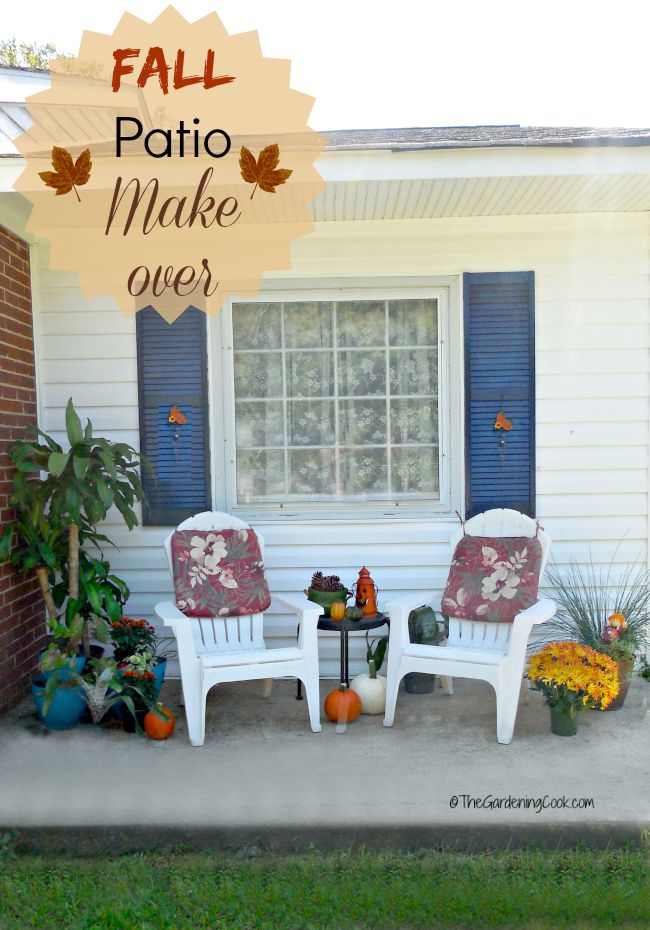 This budget friendly fall patio make over matches the change of the seasons perfectly.