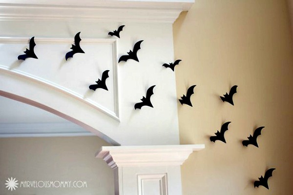 Transform your ceiling into a wall of bats from marvelousmommy.com