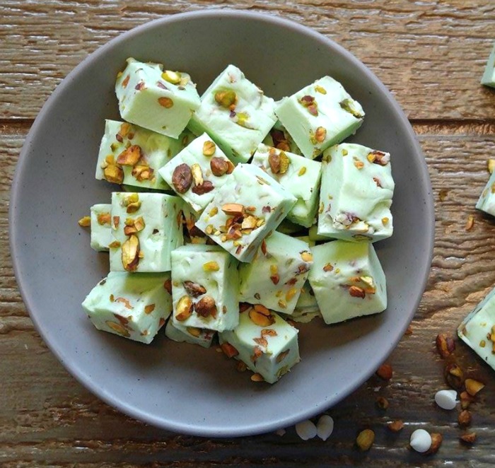 Pistachio Fudge in a gray bowl.