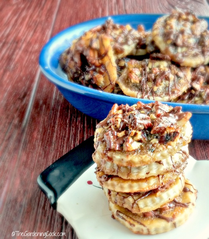 Stacked pecan pie cookies and cookies in a blue bowl.