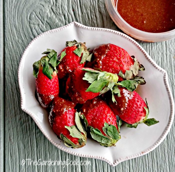 Paleo Chocolate hazelnut dipped strawberries