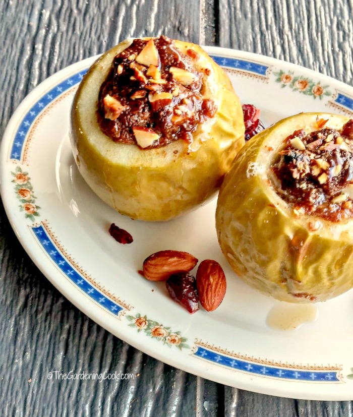 Paleo Nutella Cranberry Baked Apples