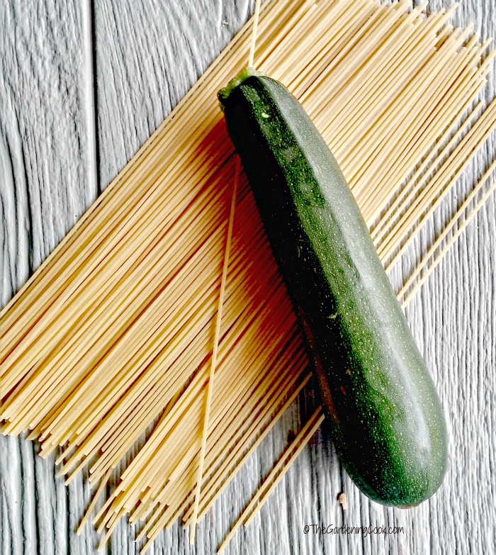 make healthy pasta with zucchini and spaghetti squash