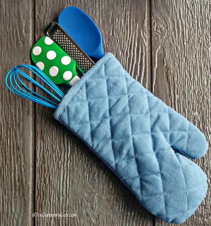 This blue pot holder holds the kitchen tools